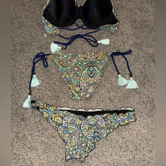 VS multi bikini bundle underwire halter crisscross 32d & Scheeky bottoms,1 ties - Picture 2 of 16